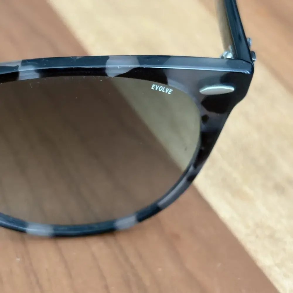 Ray-Ban RB2185 Wayfarer II Sunglasses Black Plastic Frame Gray Tinted 52-18